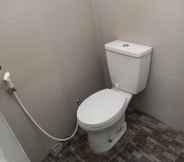 Toilet Kamar 7 Villa Graha Weiss Kusuma (Selatan)