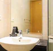 In-room Bathroom 5 Simple and High Floor 1BR at The Mansion Apartment Kemayoran By Travelio
