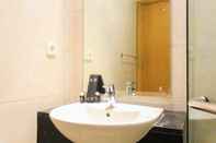 In-room Bathroom Simple and High Floor 1BR at The Mansion Apartment Kemayoran By Travelio