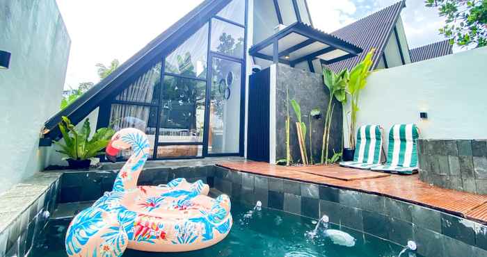 Kolam Renang Ubu Villa Coconut