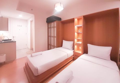 Bedroom Cozy and Elegant Studio Barsa City Apartment By Travelio