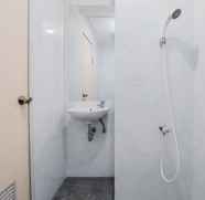In-room Bathroom 4 Best Homey Studio at Urban Height Residences Apartment By Travelio