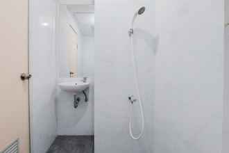 In-room Bathroom 4 Best Homey Studio at Urban Height Residences Apartment By Travelio