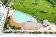 Swimming Pool Comfot Studio Apartment at 28th Floor Patraland Urbano By Travelio
