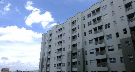 外部的 2 Homey 1BR Apartment at Parahyangan Residence By Travelio