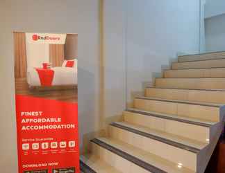 Lobby 2 RedDoorz Plus near Jogja City Mall 5