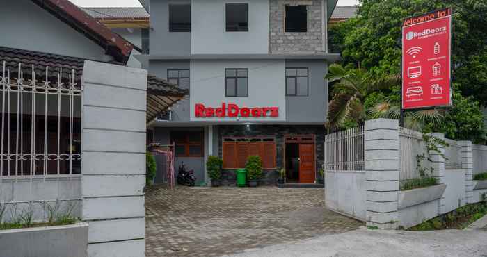 Bangunan RedDoorz Plus near Jogja City Mall 5