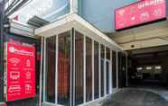 Exterior 2 RedDoorz @ Arkana Seturan Pakuwon Mall