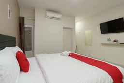 RedDoorz Plus near Eka Hospital BSD 5, USD 32.85