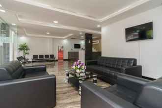 Lobby 4 RedDoorz Plus near Eka Hospital BSD 5