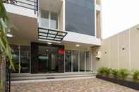 Exterior RedDoorz Plus near Eka Hospital BSD 5