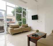 Lobi 3 RedDoorz Plus near Eka Hospital BSD 5