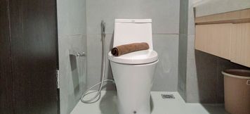 客房浴室 4 Homey and Great Deal Studio Room Patraland Amarta Apartment By Travelio