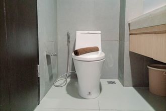 客房浴室 4 Homey and Great Deal Studio Room Patraland Amarta Apartment By Travelio