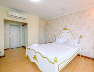 Kamar Tidur 2 Comfort and Spacious 2BR with Maid Room at Permata Gandaria Apartment By Travelio