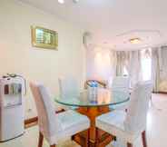 Lobi 6 Comfort and Spacious 2BR with Maid Room at Permata Gandaria Apartment By Travelio