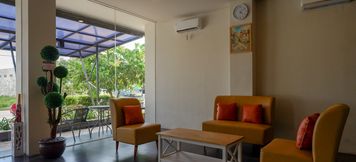 Lobby 3 RedDoorz Plus near Solo Baru