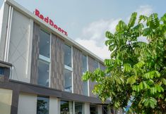 Exterior 2 RedDoorz Plus near Solo Baru