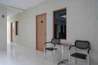 Lobby RedDoorz near Exit Tol Banyumanik 2