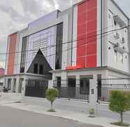 Exterior 2 RedDoorz Syariah Plus near Tanjungpura University 2 Pontianak