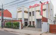 Exterior 2 RedDoorz near Jatinangor Town Square