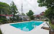 Swimming Pool 6 RedDoorz Plus @ Pakuan Residence Tajur