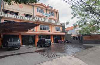 Bangunan 4 Grand Kembar Hotel Mitra RedDoorz