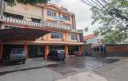 Exterior 6 Grand Kembar Hotel Mitra RedDoorz