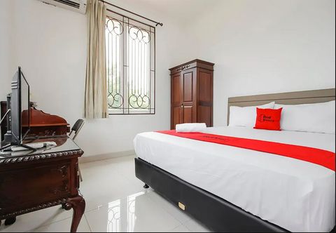 Bedroom RedDoorz near UPH Karawaci 2