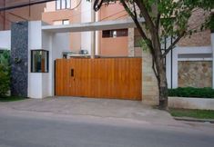 Bên ngoài 5 RedDoorz Plus @ CBD Bintaro