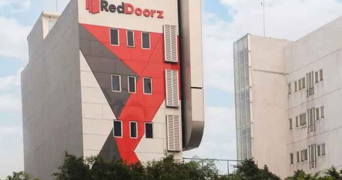 Exterior RedDoorz Plus @ Thamrin