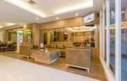 Lobby 2 RedDoorz Plus @ Thamrin