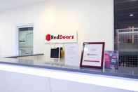 Lobi RedDoorz Hostel near Taman Puring