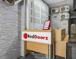 Lobby 2 RedDoorz @ Jemursari Surabaya 2