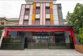 Exterior 4 RedDoorz @ Jemursari Surabaya 2