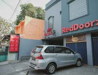 Bangunan 2 RedDoorz near RSUD Koja