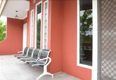 Exterior 5 RedDoorz near Pelabuhan Tanjung Perak 2 Surabaya