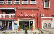 Bên ngoài 4 RedDoorz near Pelabuhan Tanjung Perak 2 Surabaya