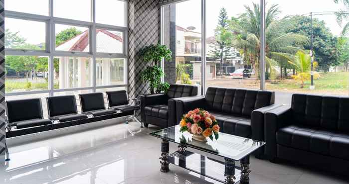 Lobby RedDoorz Plus near Teras Kota 3