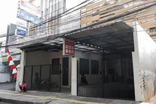 Exterior RedDoorz Plus near Taman Anggrek Mall