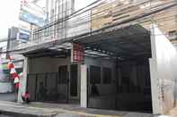 Exterior RedDoorz Plus near Taman Anggrek Mall