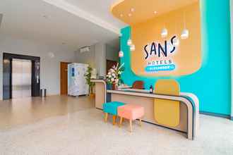 Lobby 4 Sans Hotel Alexander Bandung