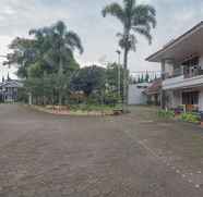 Exterior 3 Yehezkiel Hotel Lembang Mitra RedDoorz