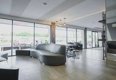 Lobby 5 RedDoorz Plus near Ferry Terminal Batam Center