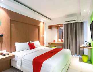 Bilik Tidur 2 RedDoorz Apartment @ Bogor Valley