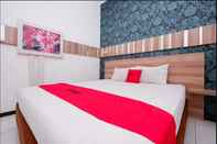 Bedroom RedDoorz near Plaza Simpang Lima