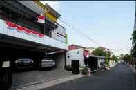 Exterior RedDoorz near Plaza Simpang Lima