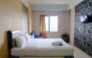 Kamar Tidur 2 Elegant Studio at Apartment Pinewood By Travelio