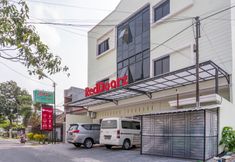Others 7 RedDoorz Syariah near Stadion Teladan Medan