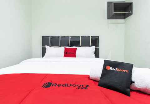 Bedroom RedDoorz near Medan Amplas